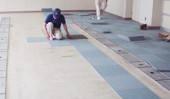 タイル・カーペット撤去前