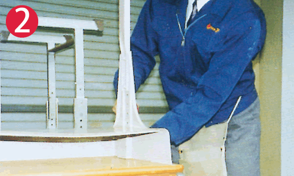 新しい天板の上に古い机を置く