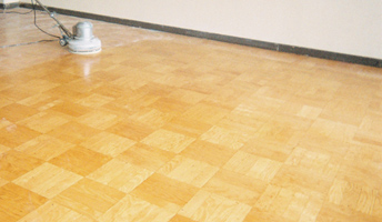 教室の床研磨後