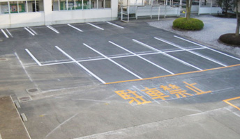 駐車場ライン引き後