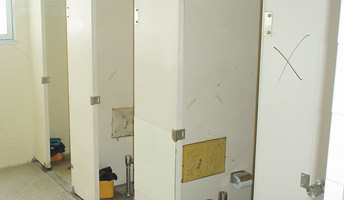 トイレ改修工事前